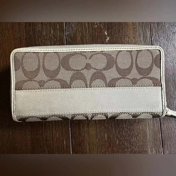 Coach signature logo wallet - Picture 7 of 15